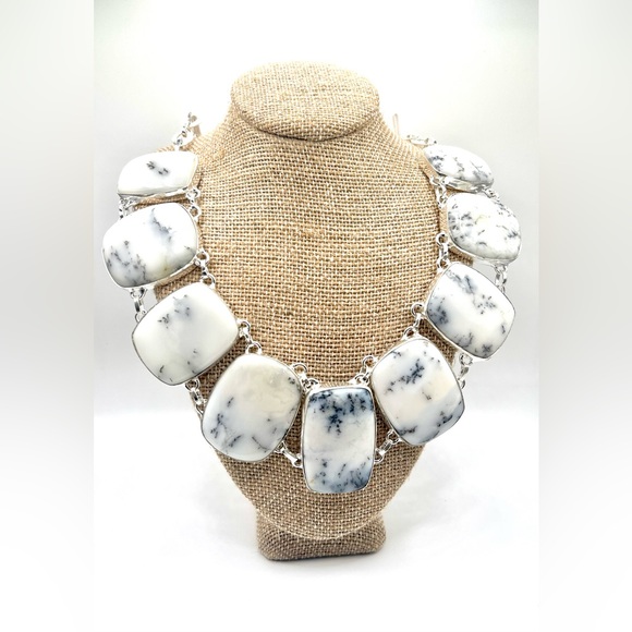 Whiteish-Gray Dendritic Agate Gemstone Necklace 18”-19” - Picture 3 of 5